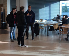 Studia na kierunku ekonomia w Warszawie stacjonarne czy niestacjonarne – jaki tryb wybrać?