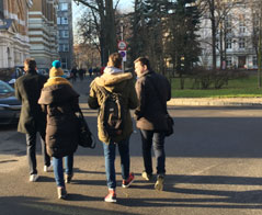 Studia na kierunku fizjoterapia w Warszawie stacjonarne czy niestacjonarne – jaki tryb wybrać?