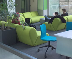 Studia na kierunku ekonomia w Bydgoszczy stacjonarnie czy niestacjonarnie – jaki tryb wybrać?