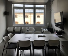 Studia na kierunku logistyka w Warszawie stacjonarne czy niestacjonarne – jaki tryb wybrać?