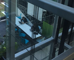 Kto idzie na studia na kierunku ekonomia w Warszawie?