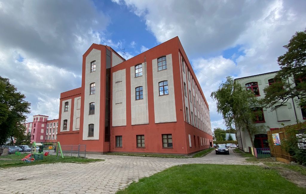 Jaka praca po kosmetologii w Łodzi