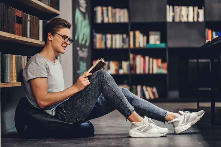 Jaka praca po studiach na kierunku filologia w Krakowie?