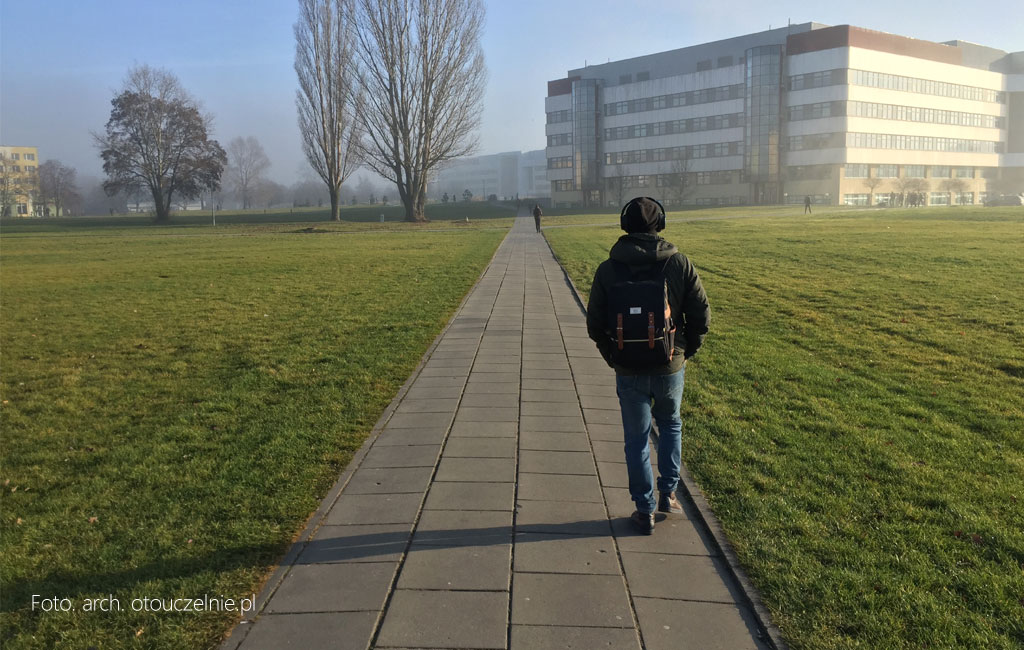 Uczelnie walczą z drop-outem. Dlaczego studenci rezygnują ze studiów?