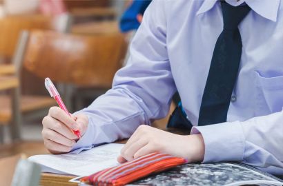 Jak napisać charakterystykę i opis postaci? Ta wiedza przyda się na egzaminie ósmoklasisty