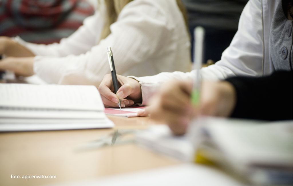Jak napisać opowiadanie? Te zasady musi obowiązkowo znać każdy uczeń przed egzaminem ósmoklasisty