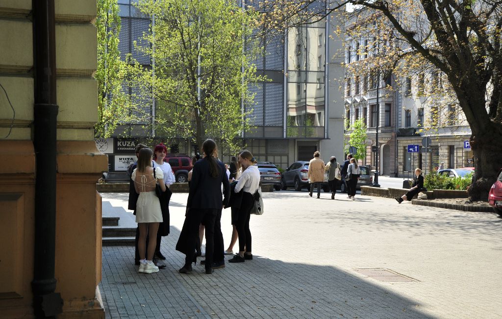 Ile zarobią nauczyciele sprawdzający arkusze maturalne? Egzaminatorzy są oburzeni!