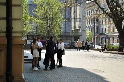 Ile zarobią nauczyciele sprawdzający arkusze maturalne? Egzaminatorzy są oburzeni!