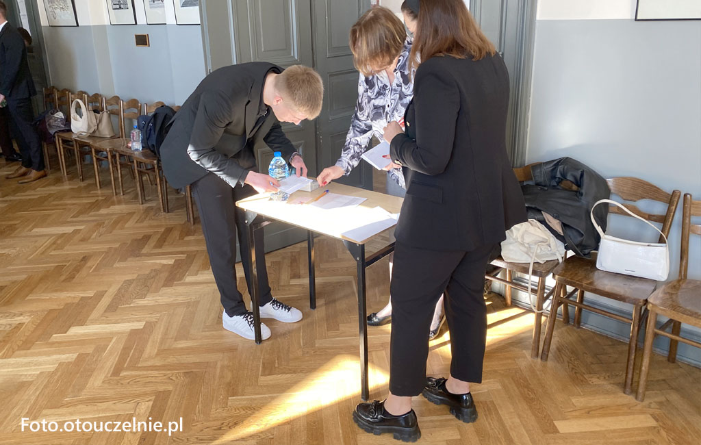 Matura 2023 z języka polskiego w nowej formule - na jakie teksty powołali się maturzyści?