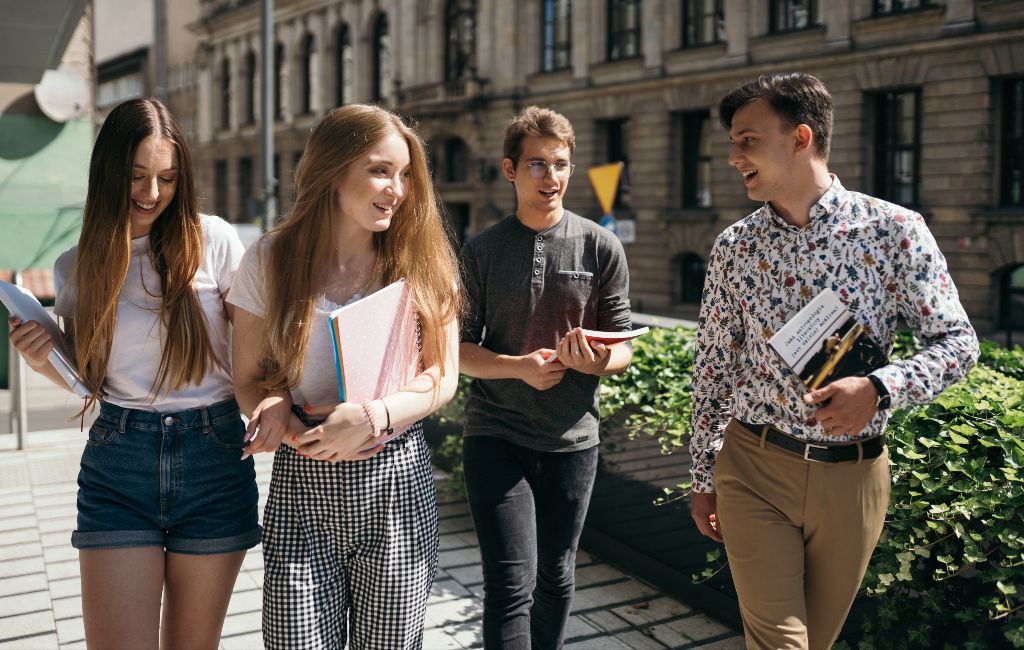 Studia Poznań - Uniwersytet im. Adama Mickiewicza w Poznaniu
